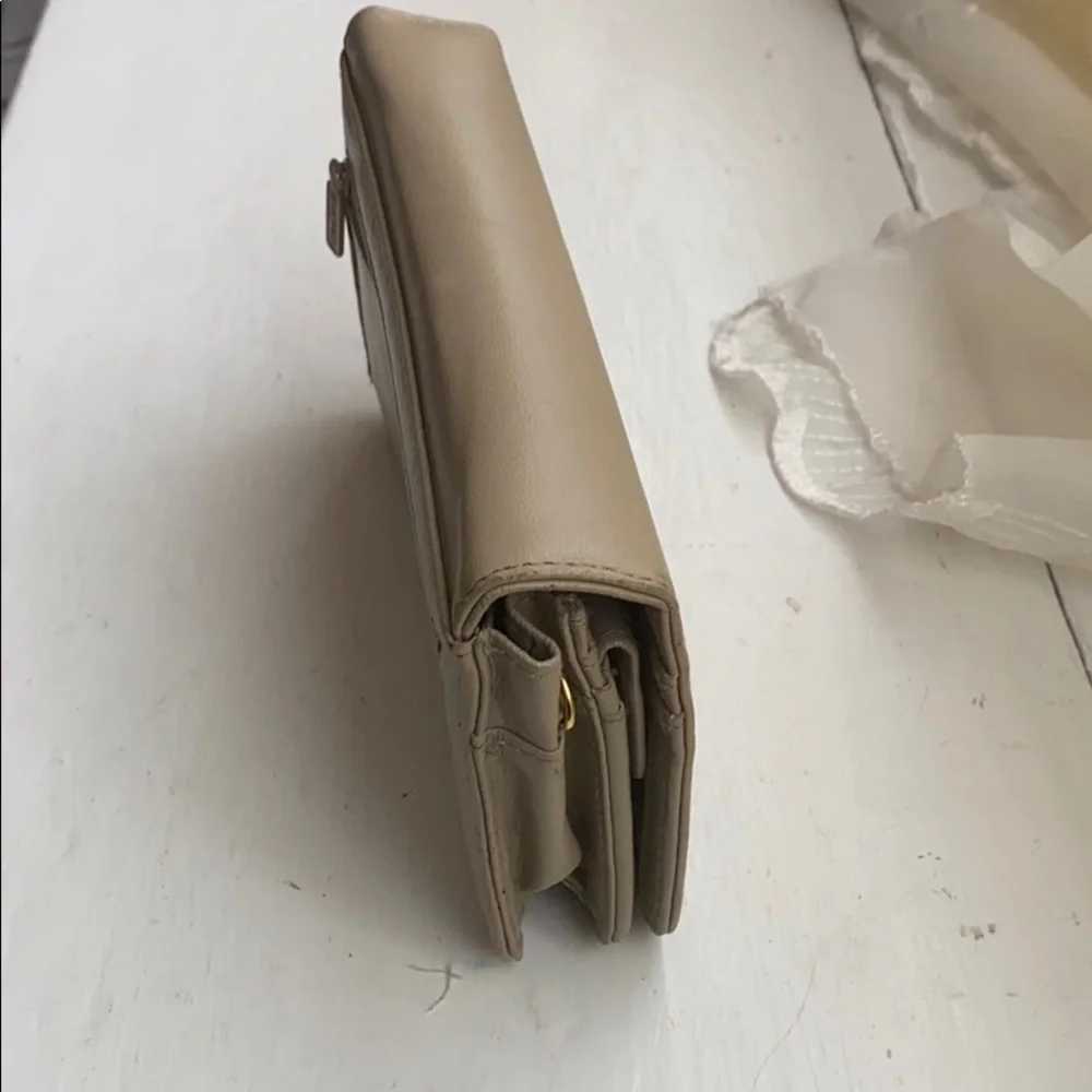 Buxton beige leather